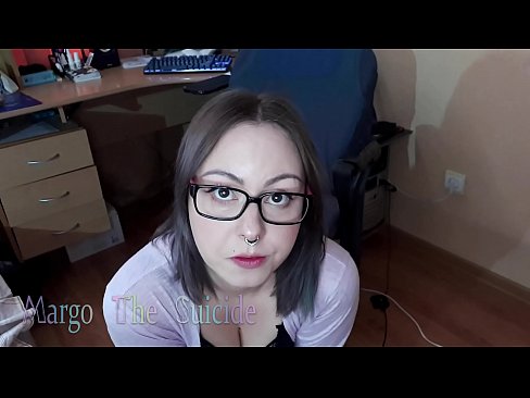 ❤️ Σέξι κορίτσι με γυαλιά πιπιλίζει Dildo βαθιά στην κάμερα ☑ Ποιότητα σεξ ❌
